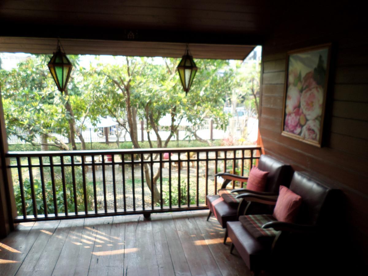 Baanwealaa Guesthouse (Adults Only) Chiang Mai Esterno foto