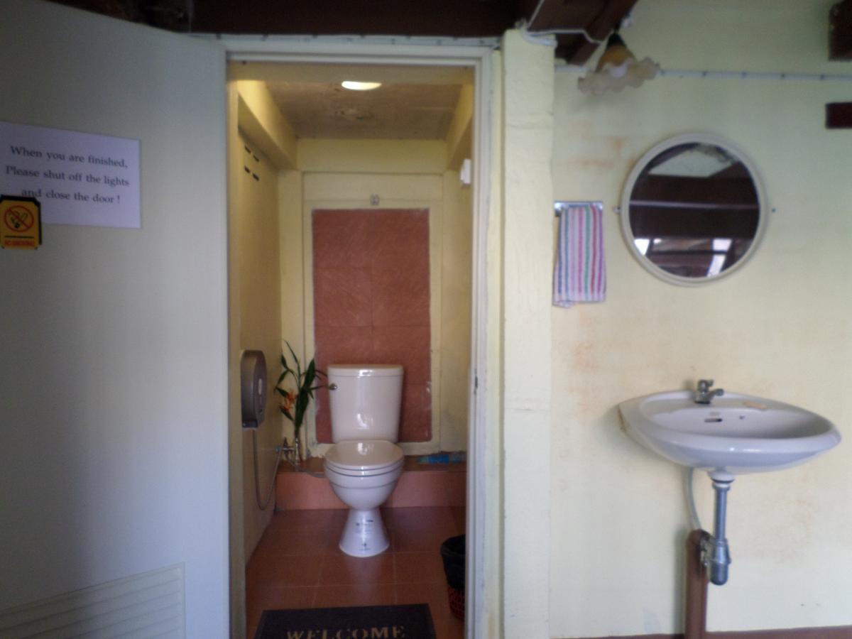 Baanwealaa Guesthouse (Adults Only) Chiang Mai Esterno foto