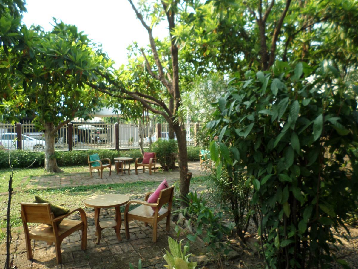 Baanwealaa Guesthouse (Adults Only) Chiang Mai Esterno foto